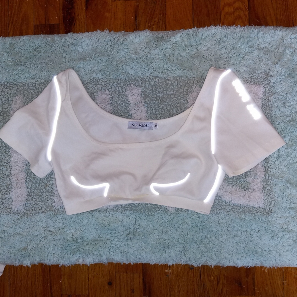 CUTE OFF WHITE AND REFLECTOR GRAY LINE TWO PIECE CROP TOP 😍